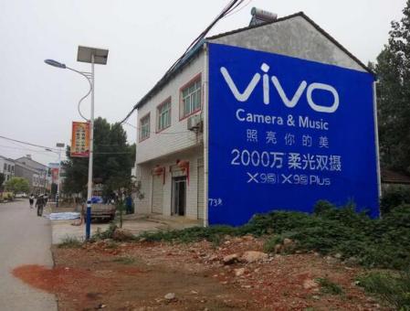 德保刷墙广告和喷绘墙体广告哪个效果好？