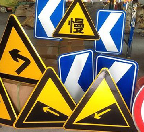 德保标识标牌中颜色的确定是很重要的。