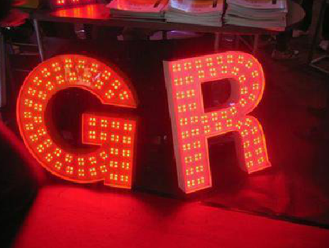 德保LED发光字常见的安装误区。